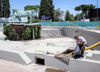 Mantenimiento en la rotonda y reservorio de Márquez