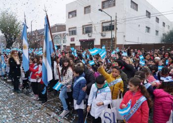 Estudianates prometieron la Bandera