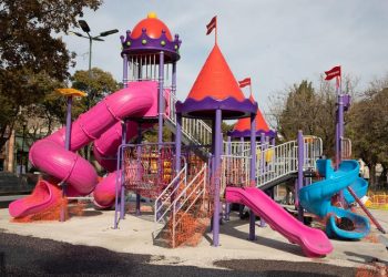 Se siguen renovando las plazas del distrito