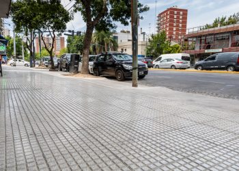 Av. Centenario: finalizó la obra de reparación de veredas en la zona comercial