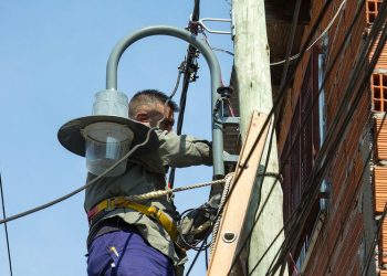 Conectarán 350 viviendas con tendido eléctrico en La Cava