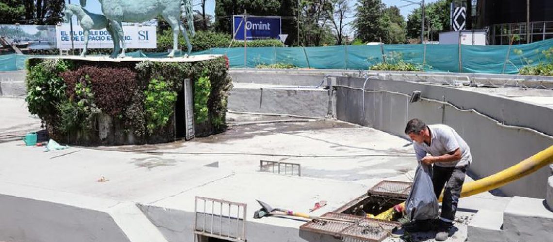 Mantenimiento en la rotonda y reservorio de Márquez