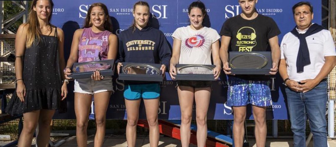 Distinción a nadadores sanisidrenses